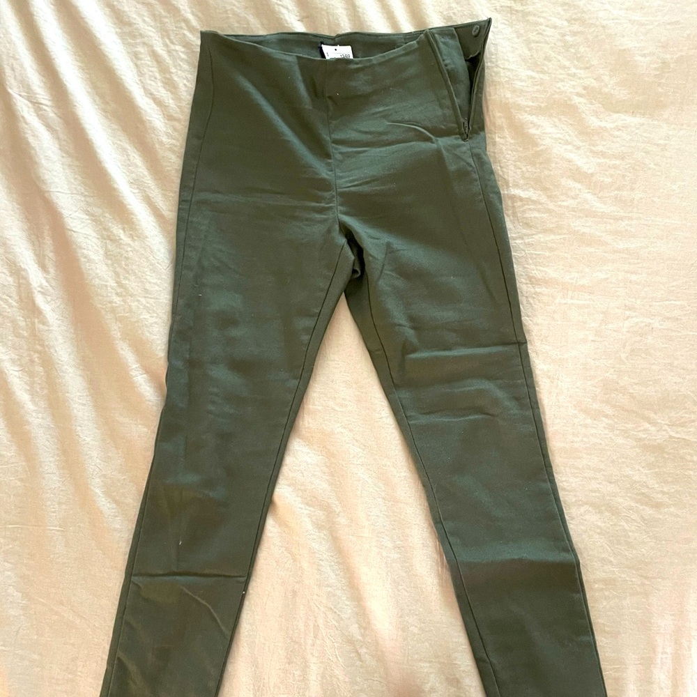 Olive green skinny pants from H&M size 8 buy fits a size 2 or XS